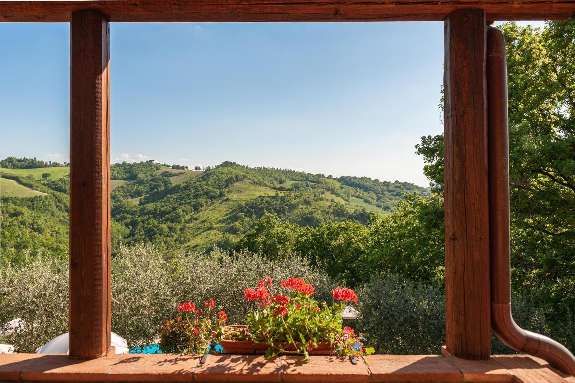 Agriturismo Le Dolci Colline Valfabbrica Exterior photo